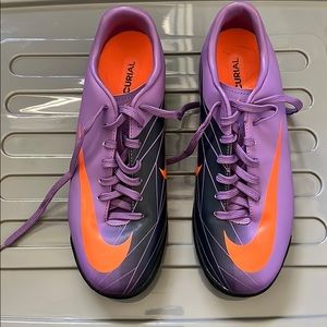 Indoor soccer cleats